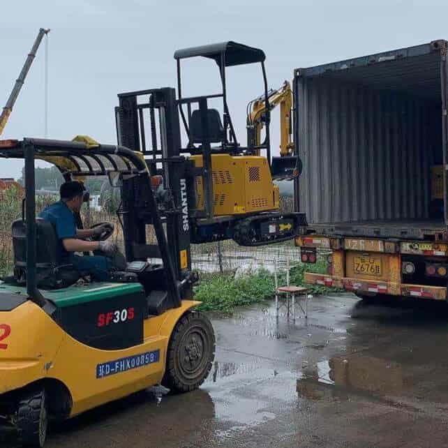 HIXEN-digger-loading-in-container