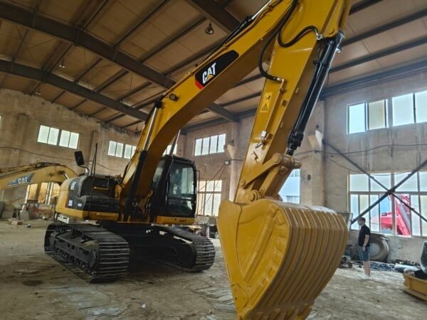 CAT 325D