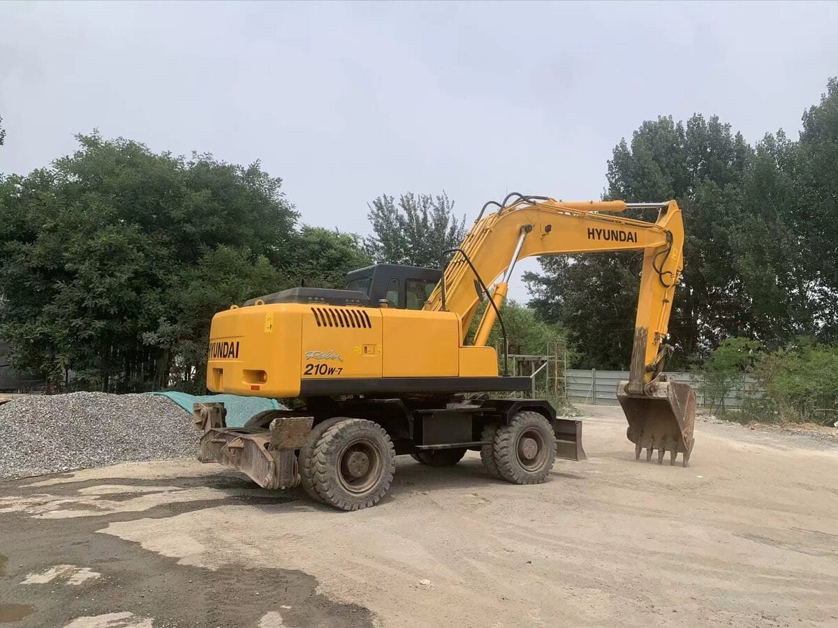 Hyundai 210 Excavator