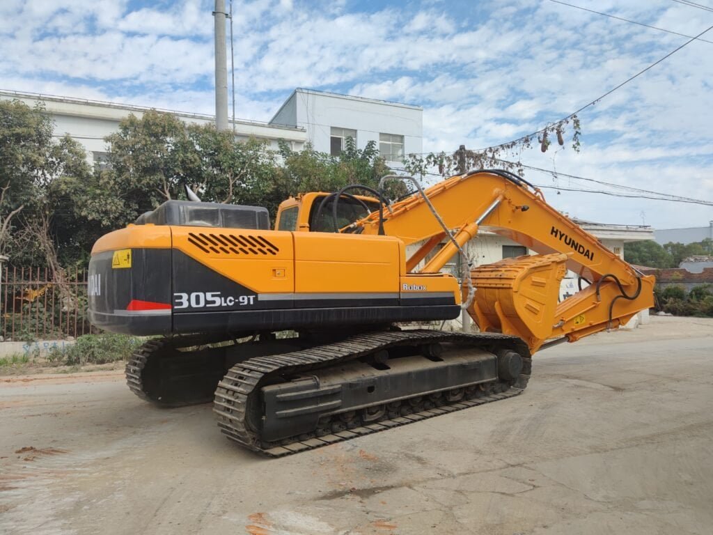 Hyundai 305 Excavator